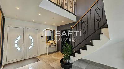 Maison - 360 m² - 9 pièces