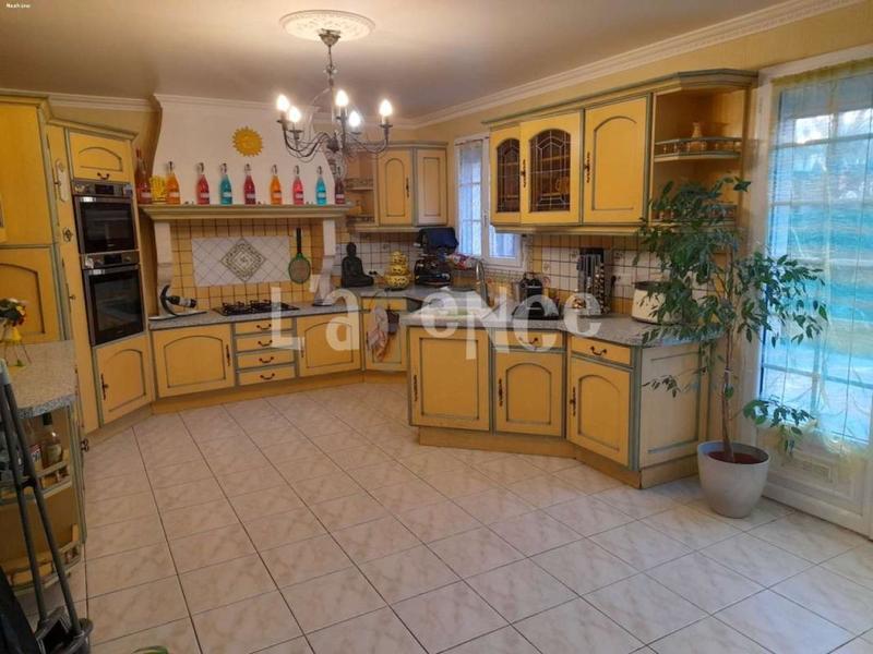 Pavillon - 250 m² - 7 pièces