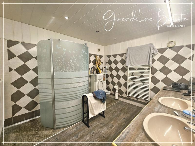 Maison - 215 m² - 6 pièces