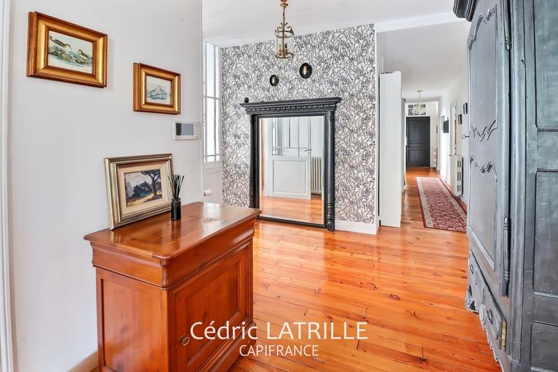 Maison - 248 m² - 12 pièces