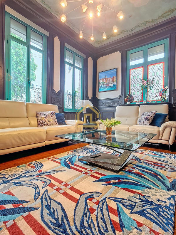 Maison - 292 m² - 9 pièces