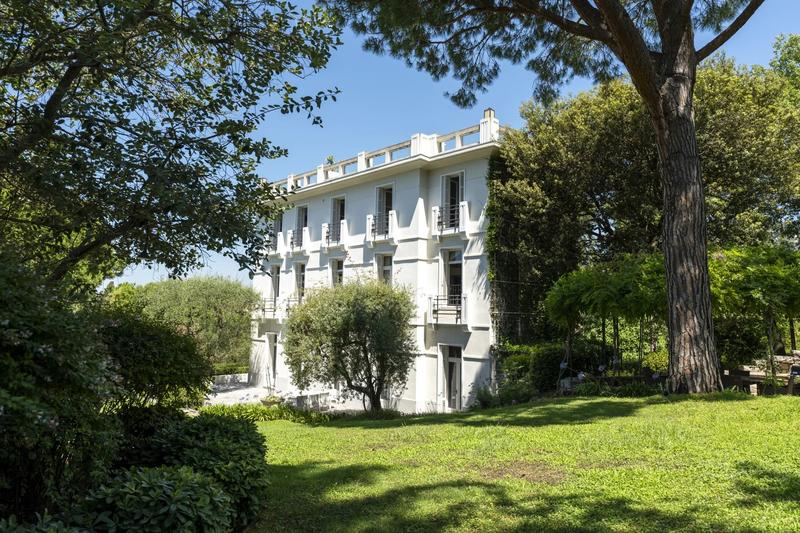 Villa - 498 m² - 15 pièces