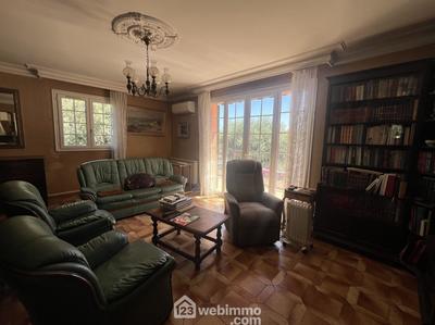 Maison - 220 m² - 8 pièces