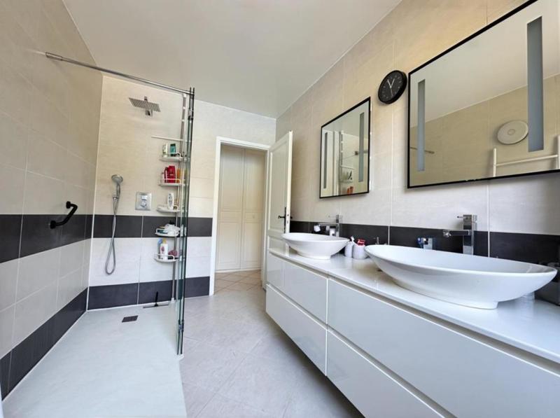 Pavillon - 140 m² - 6 pièces