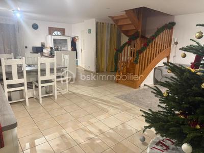 Maison traditionnelle - 102 m² - 4 pièces