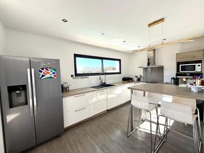 Maison - 244 m² - 10 pièces