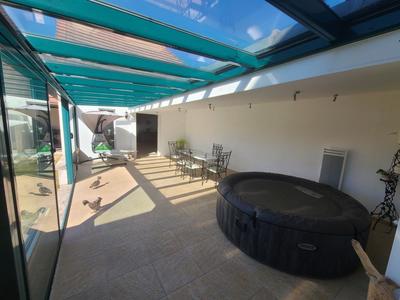 Maison - 215 m² - 6 pièces