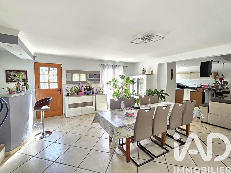 Maison - 225 m² - 7 pièces