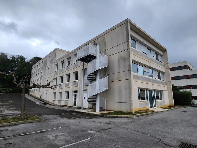 Bureau - 1 194 m² - 59 pièces