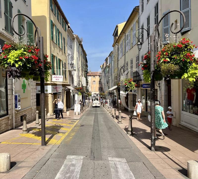 Villa - 300 m² - 10 pièces