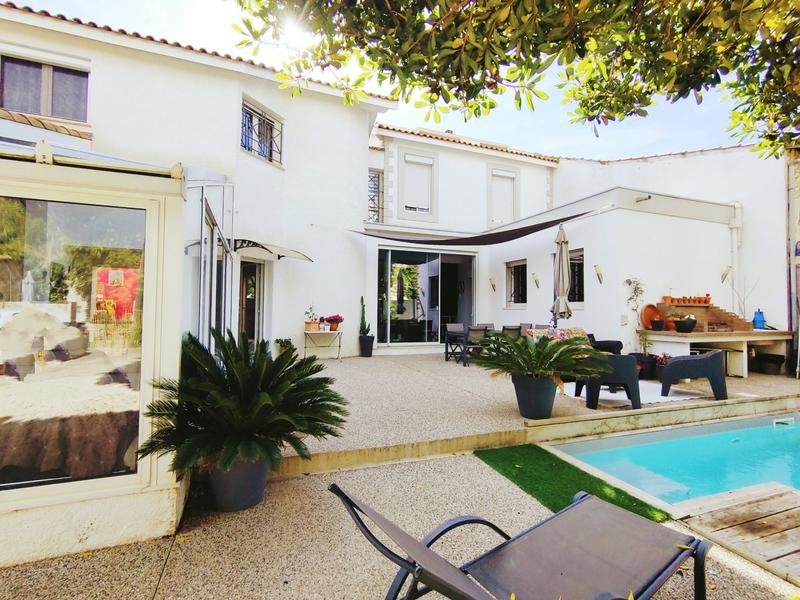 Maison traditionnelle - 187 m² - 6 pièces