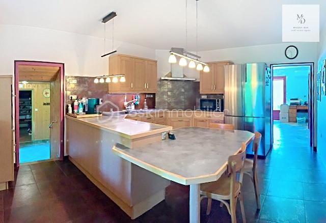 Maison de village - 189 m² - 9 pièces