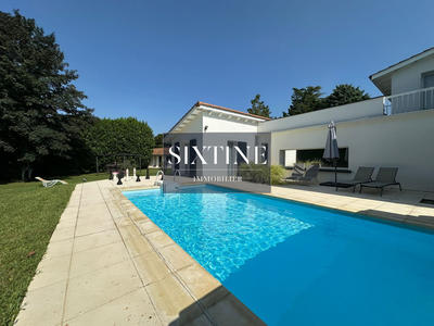 Maison - 197 m² - 9 pièces