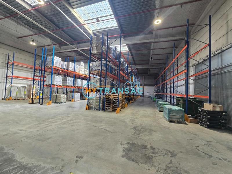 Entrepôt - 3 272 m²