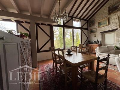 Propriété - 230 m² - 6 pièces