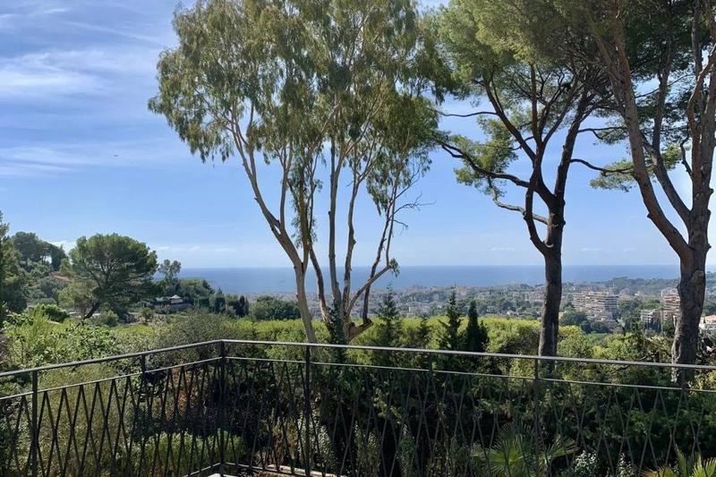 Maison - 360 m² - 10 pièces