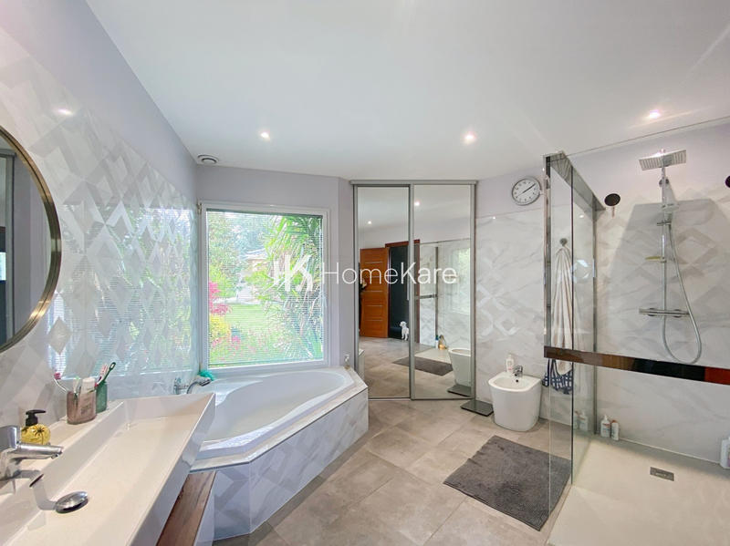 Maison - 180 m² - 7 pièces