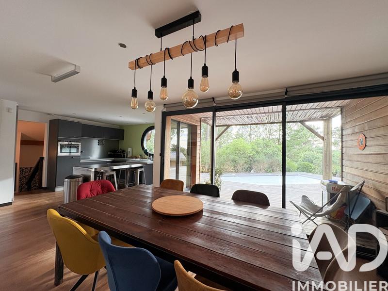 Maison - 240 m² - 9 pièces