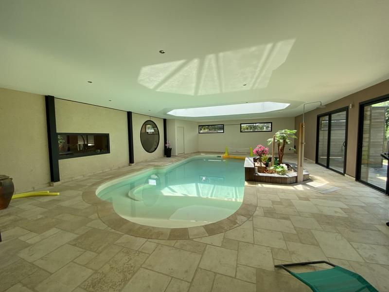 Maison - 395 m² - 7 pièces