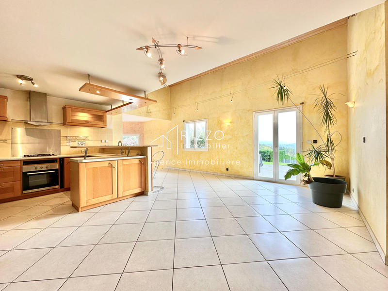 Maison - 140 m² - 5 pièces