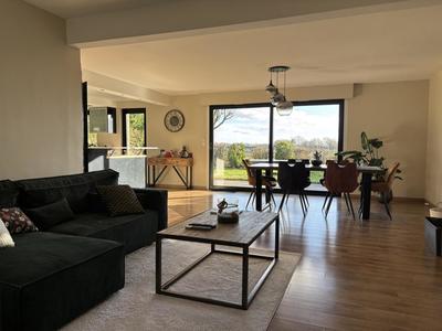 Maison - 181 m² - 6 pièces