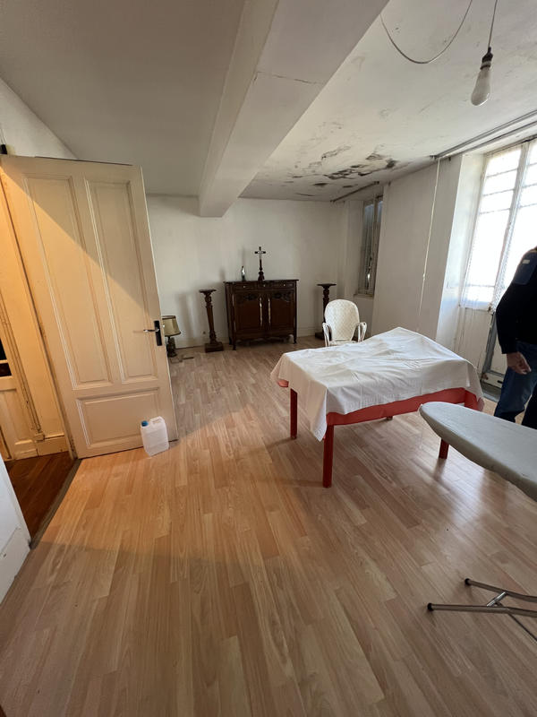 Maison de village - 305 m² - 15 pièces