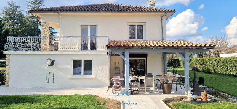 Maison - 252 m² - 8 pièces