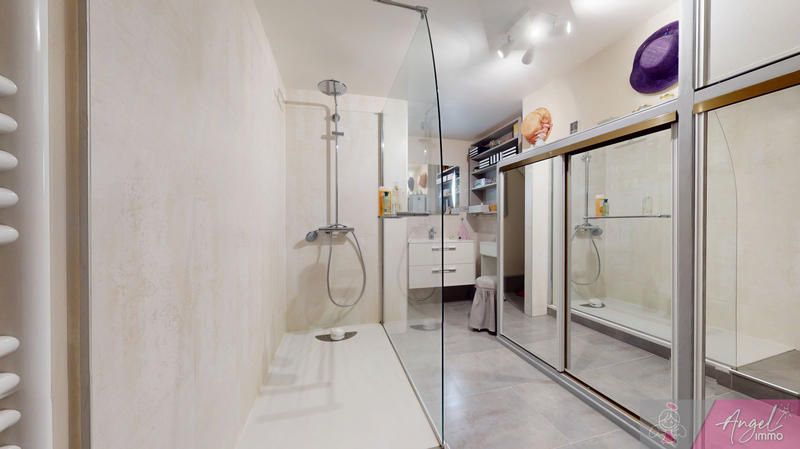 Maison - 230 m² - 13 pièces