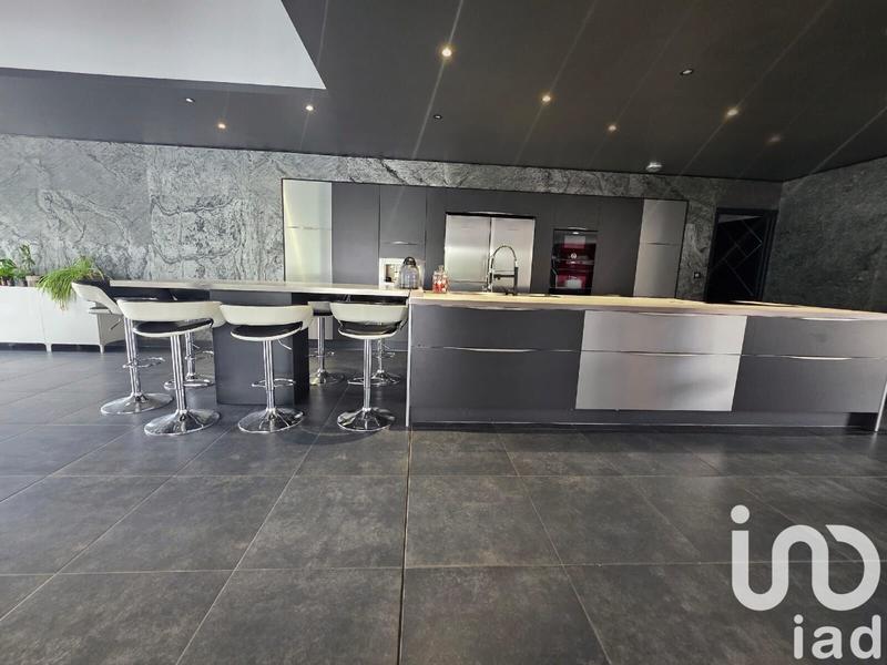 Maison - 330 m² - 10 pièces