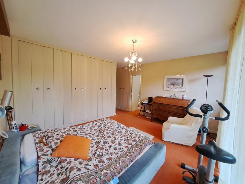 Maison - 248 m² - 9 pièces