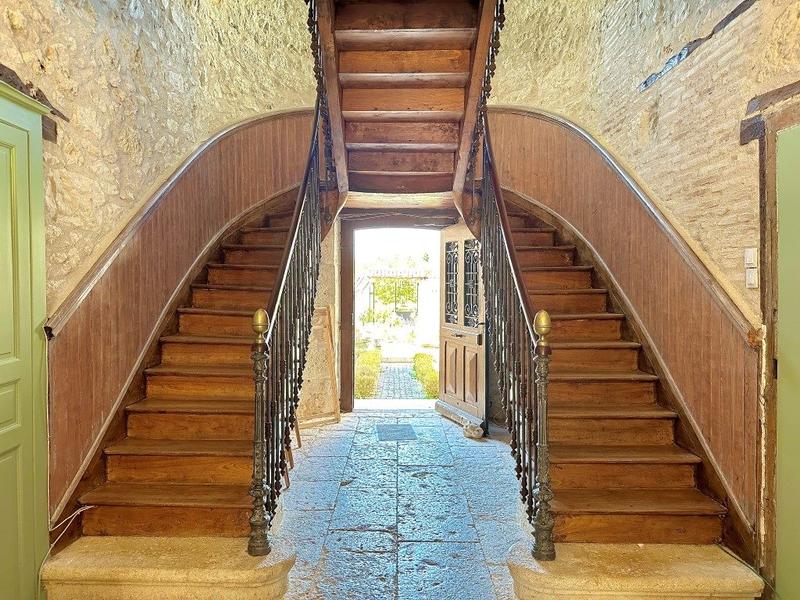 Château - 1 840 m² - 33 pièces