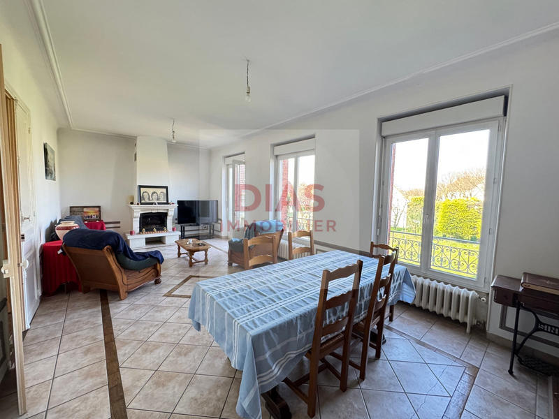Maison - 245 m² - 1 pièce