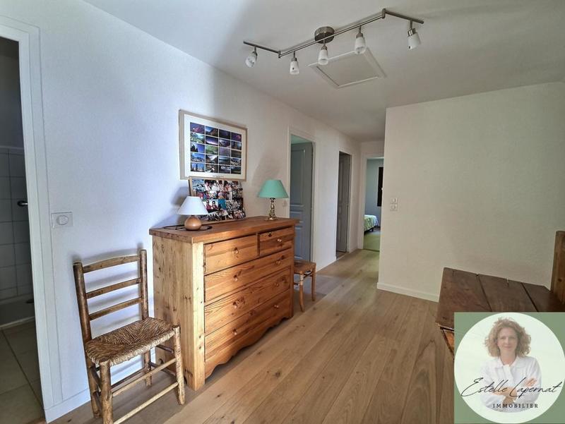 Maison - 180 m² - 9 pièces