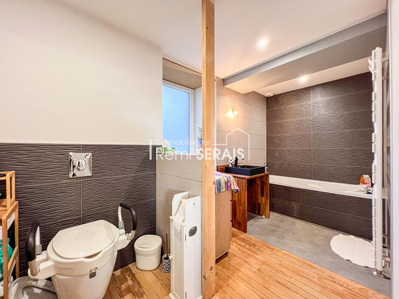 Maison - 232 m² - 6 pièces