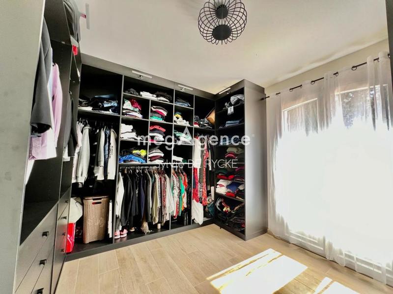 Maison - 202 m² - 7 pièces