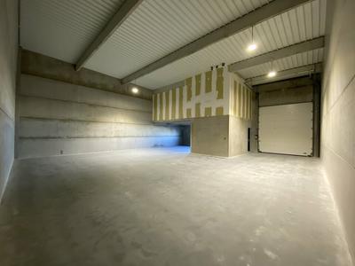 Local d'activité / Entrepôt - 225 m²