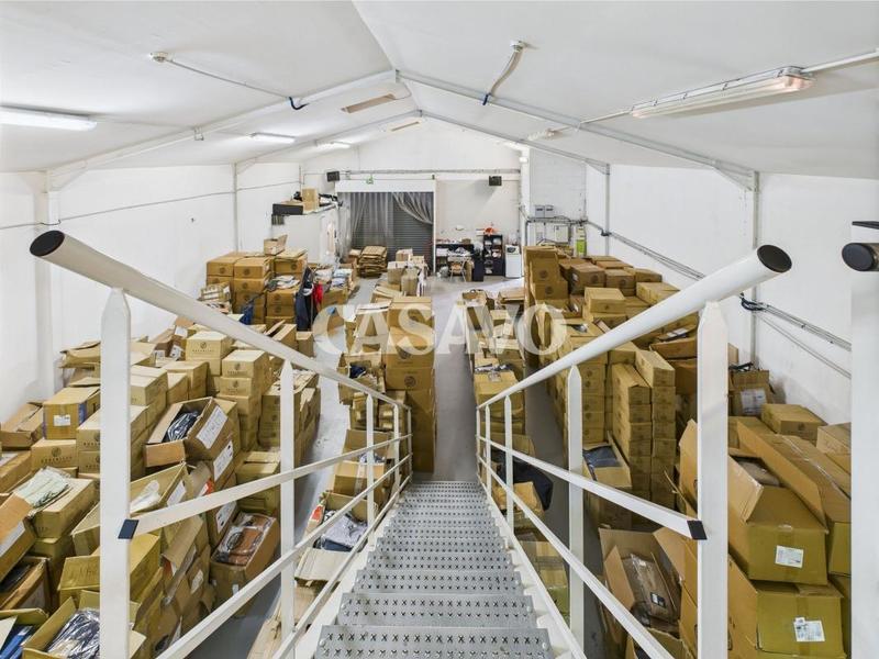 Local commercial - 683 m²