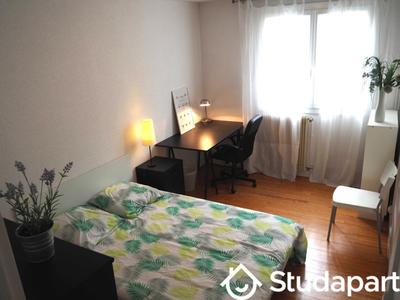 Chambre - 10 m² - 1 pièce