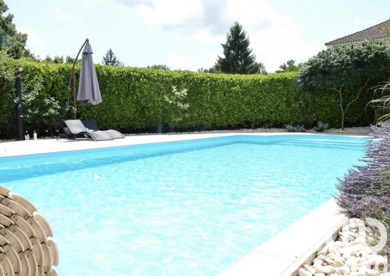 Maison - 186 m² - 8 pièces