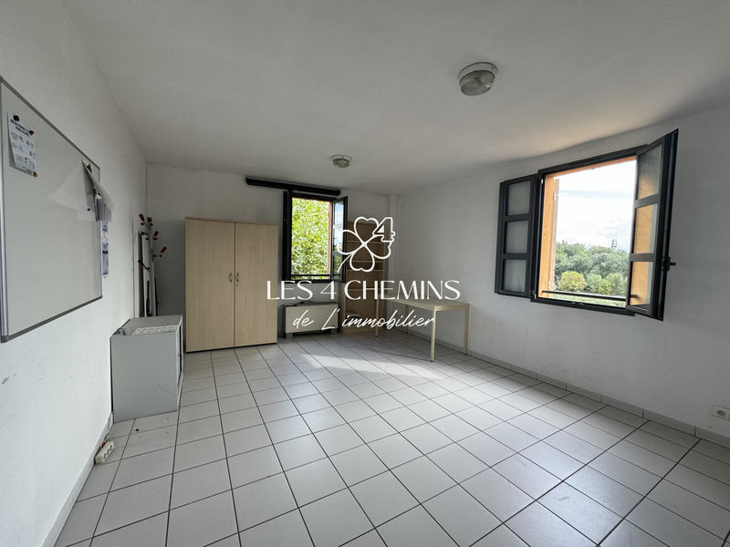 Local commercial - 77 m² - 4 pièces