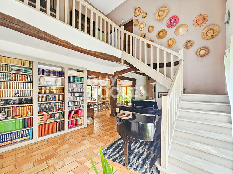 Maison - 320 m² - 11 pièces