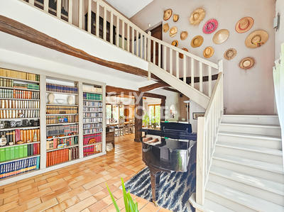 Maison - 320 m² - 11 pièces