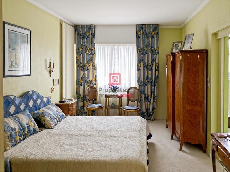 Maison - 225 m² - 21 pièces