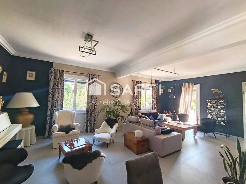 Maison - 220 m² - 7 pièces