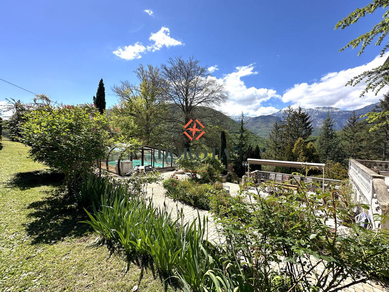 Villa - 252 m² - 11 pièces