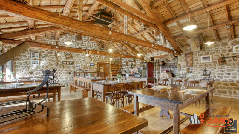 Maison - 320 m² - 12 pièces