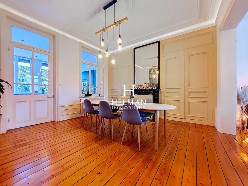 Maison - 325 m² - 11 pièces