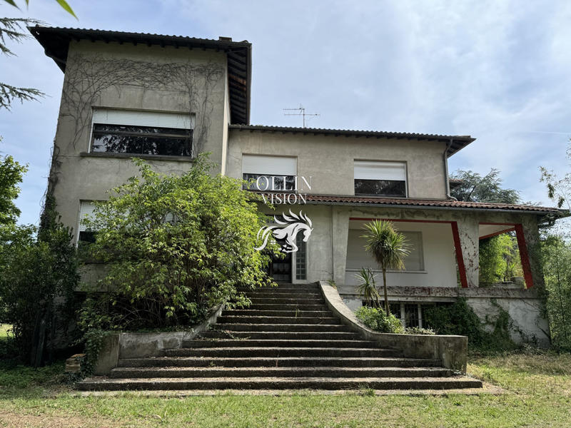 Villa - 600 m² - 16 pièces