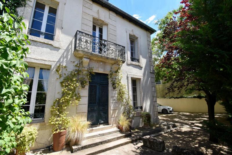 Maison bourgeoise - 240 m² - 7 pièces