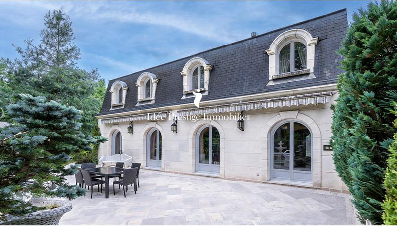 Maison - 221 m² - 7 pièces